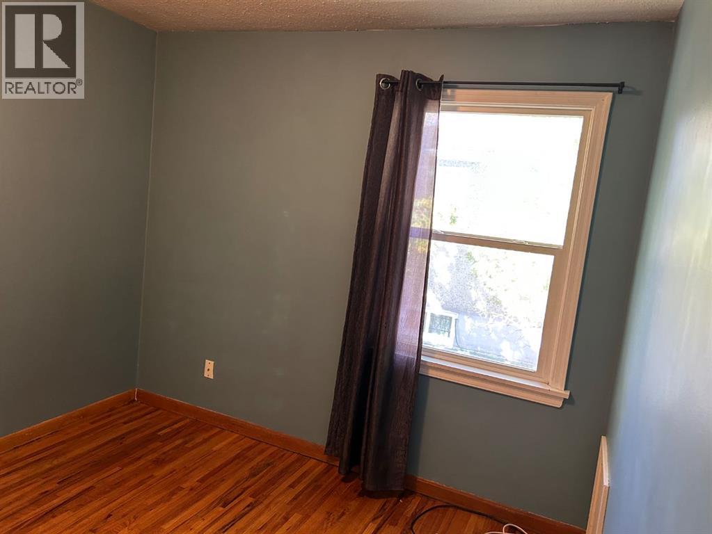 Single Family House Bungalow for Sale in   Street S Victoria Park Lethbridge 