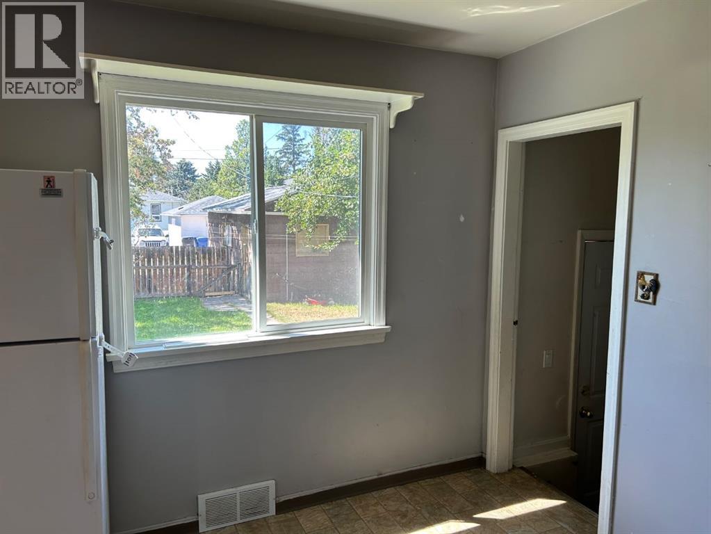 Single Family House Bungalow for Sale in   Street S Victoria Park Lethbridge 