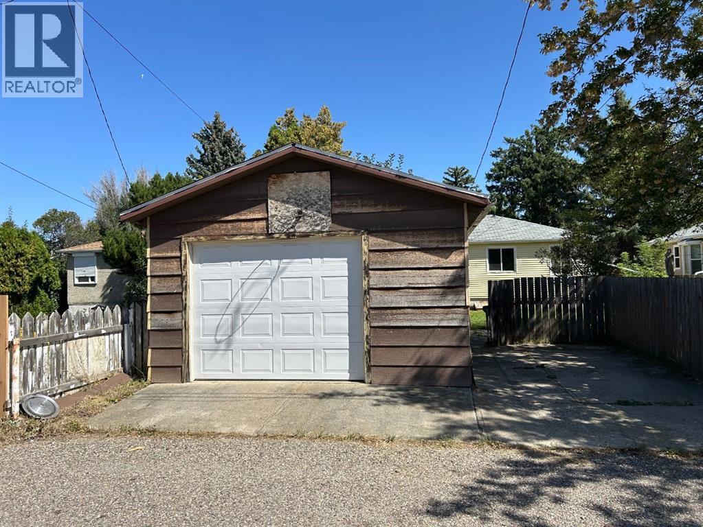 Single Family House Bungalow for Sale in   Street S Victoria Park Lethbridge 