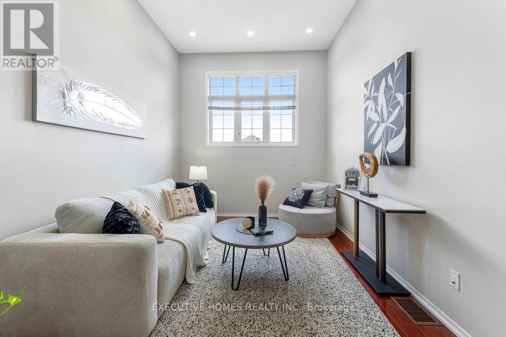 Photo 20 of 7610 Black Walnut Trail, Mississauga ON