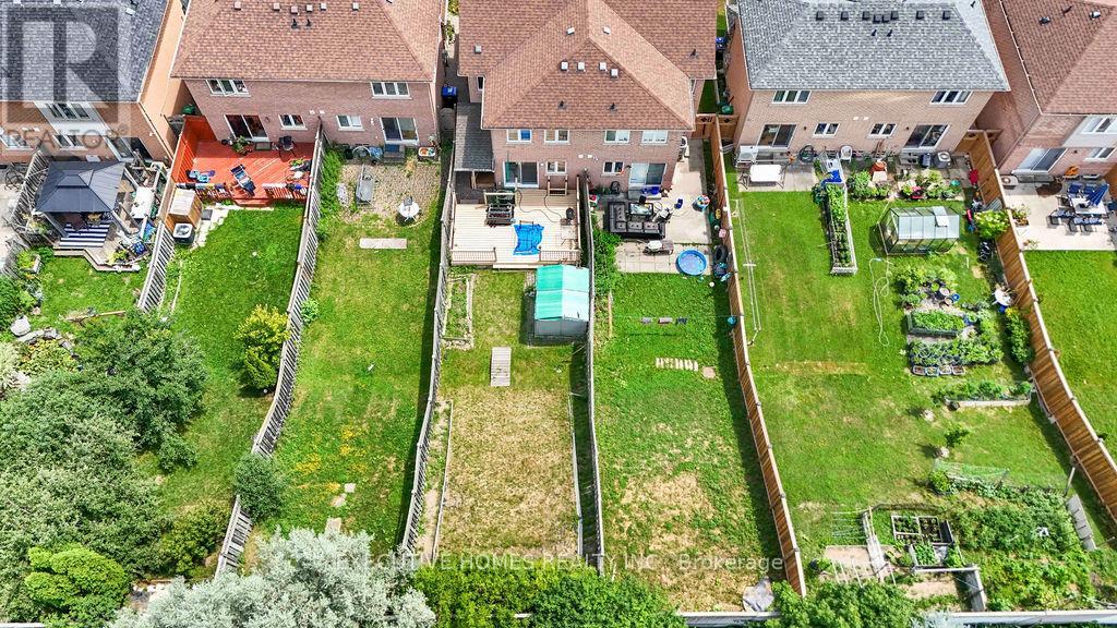 Photo 3 of 7610 Black Walnut Trail, Mississauga ON