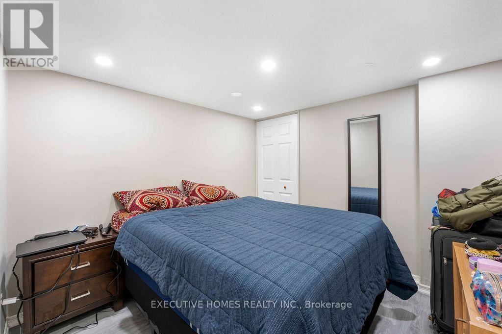Photo 37 of 7610 Black Walnut Trail, Mississauga ON