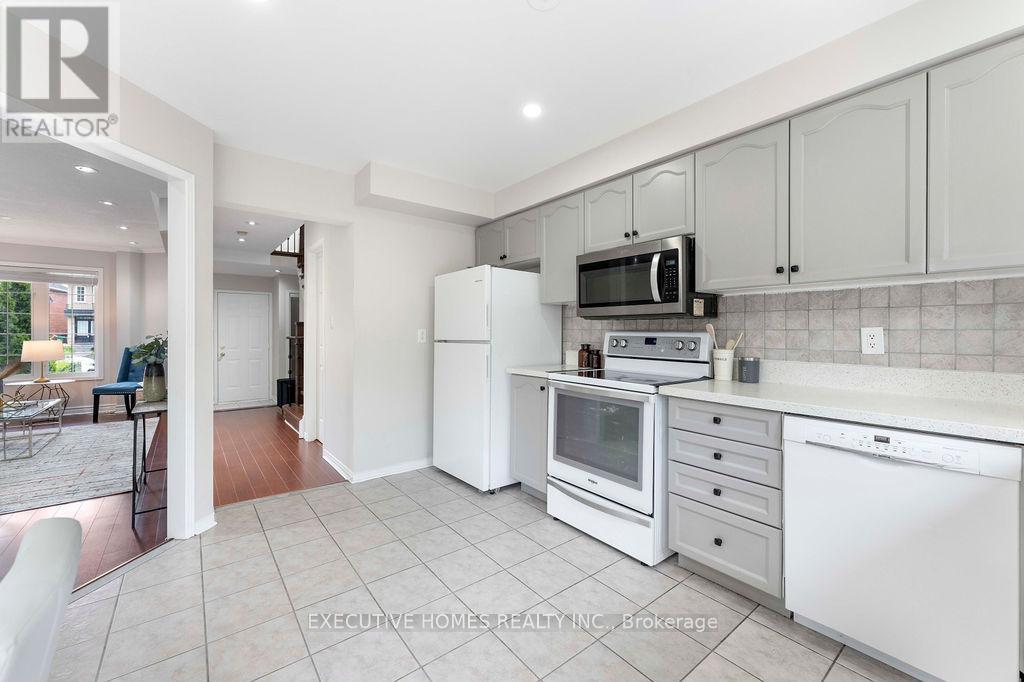 Photo 16 of 7610 Black Walnut Trail, Mississauga ON