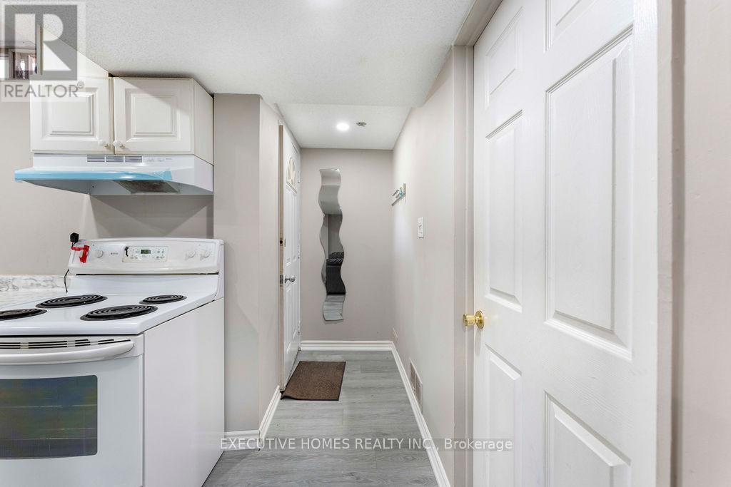 Photo 35 of 7610 Black Walnut Trail, Mississauga ON
