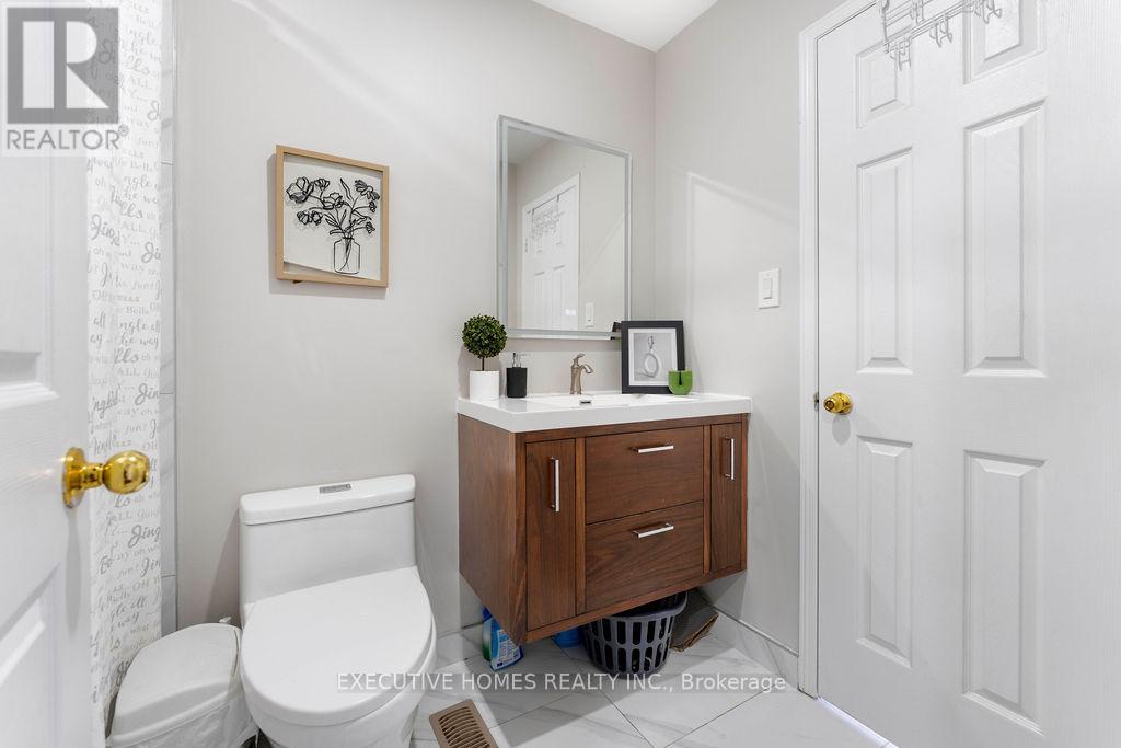 Photo 28 of 7610 Black Walnut Trail, Mississauga ON