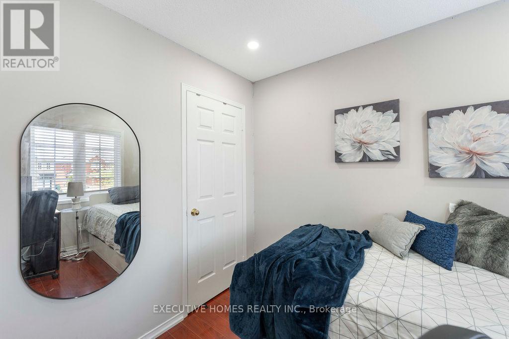 Photo 24 of 7610 Black Walnut Trail, Mississauga ON