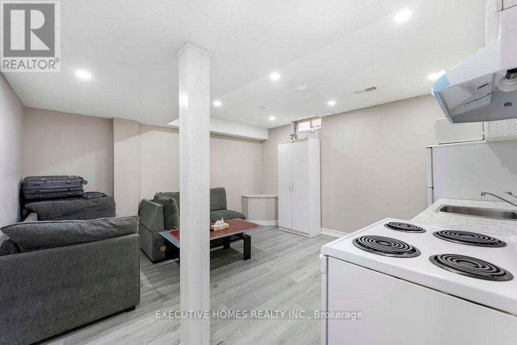 Photo 36 of 7610 Black Walnut Trail, Mississauga ON