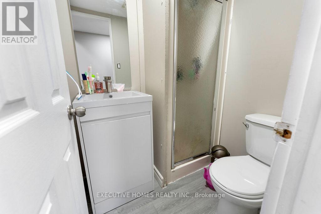 Photo 40 of 7610 Black Walnut Trail, Mississauga ON