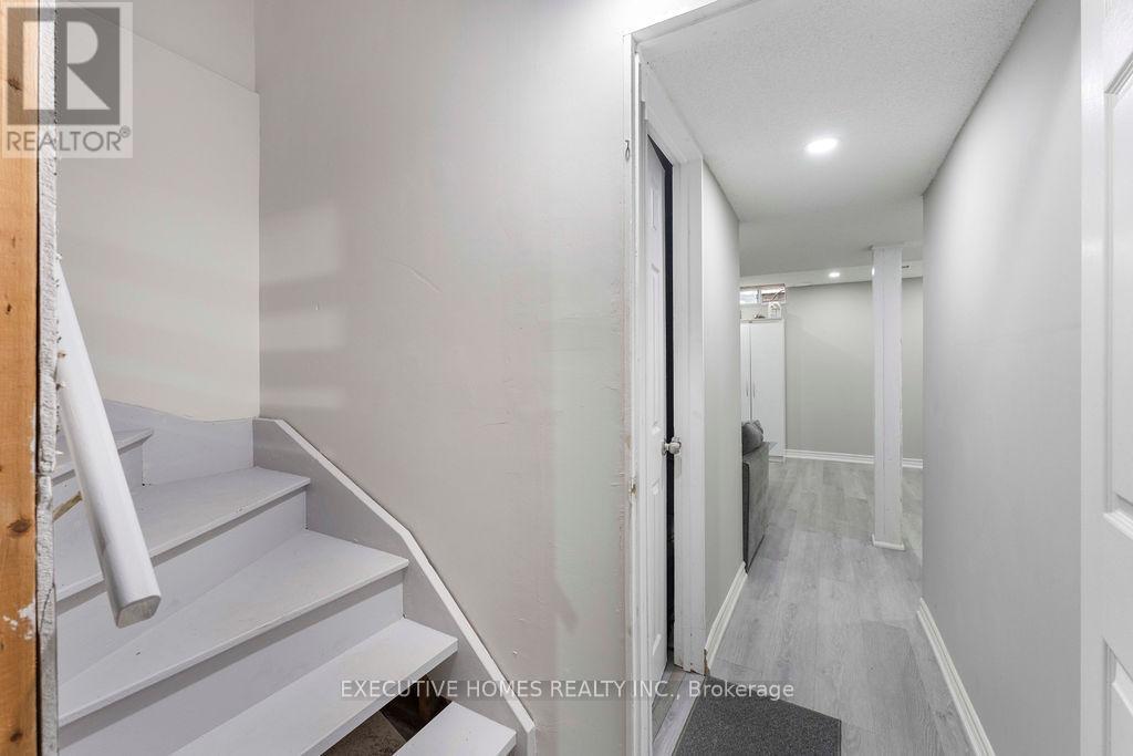 Photo 38 of 7610 Black Walnut Trail, Mississauga ON