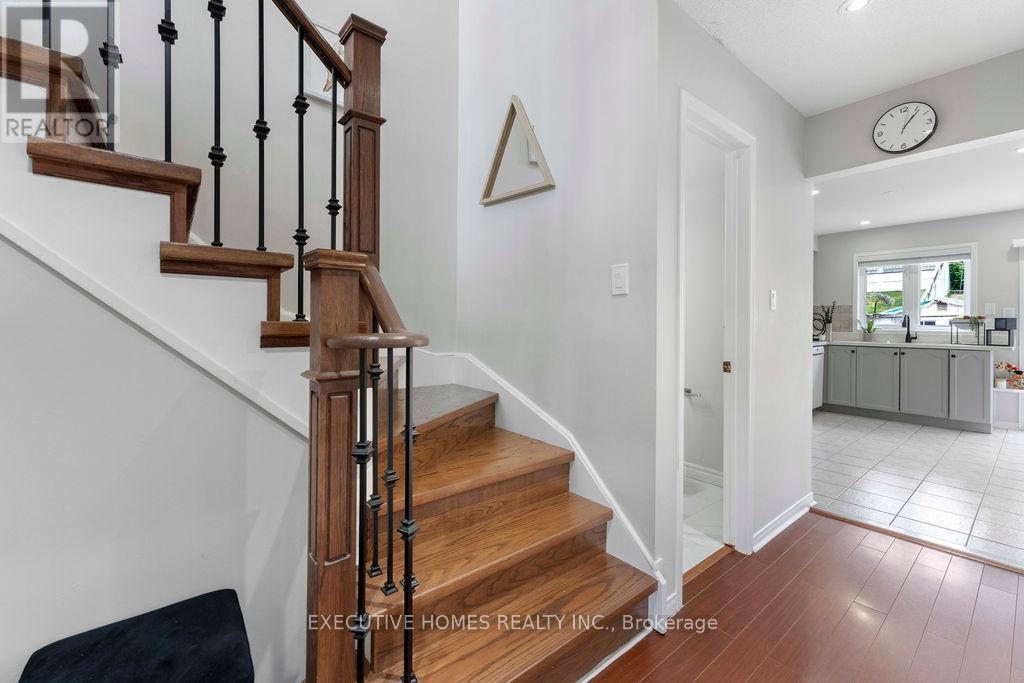 Photo 11 of 7610 Black Walnut Trail, Mississauga ON