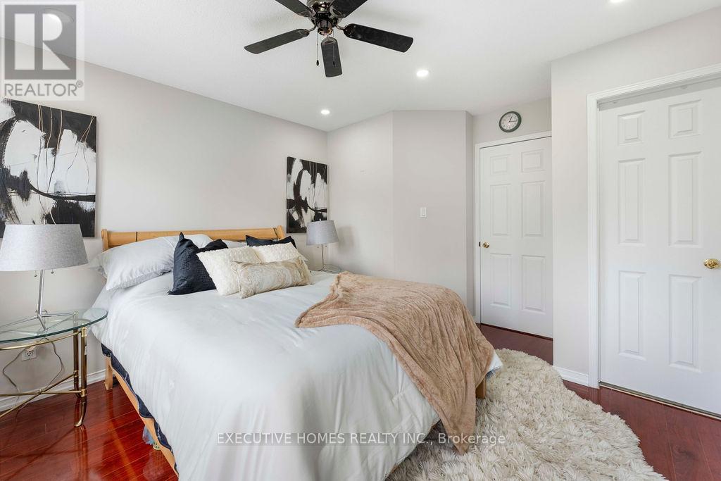 Photo 31 of 7610 Black Walnut Trail, Mississauga ON