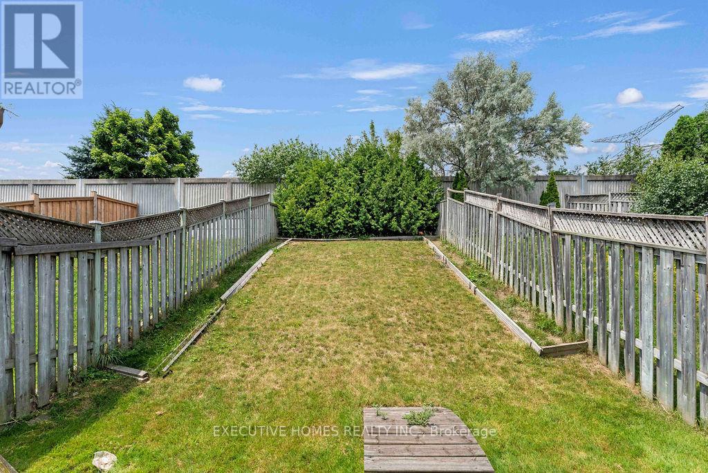 Photo 48 of 7610 Black Walnut Trail, Mississauga ON