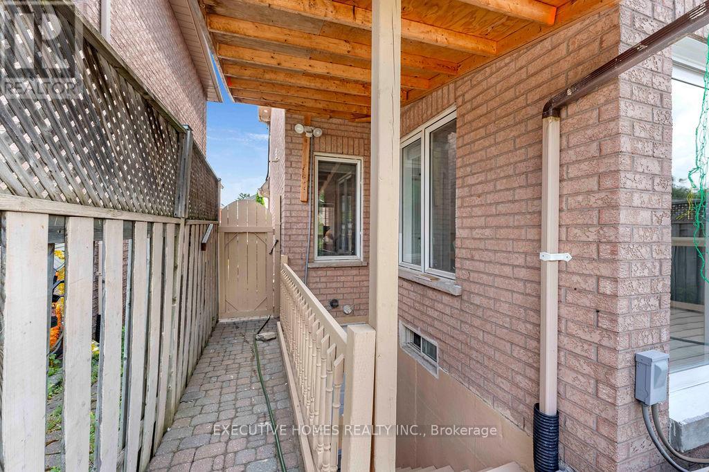 Photo 45 of 7610 Black Walnut Trail, Mississauga ON