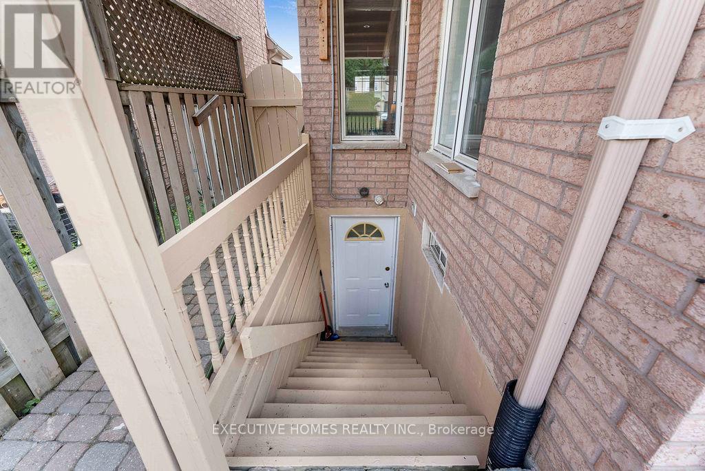 Photo 46 of 7610 Black Walnut Trail, Mississauga ON