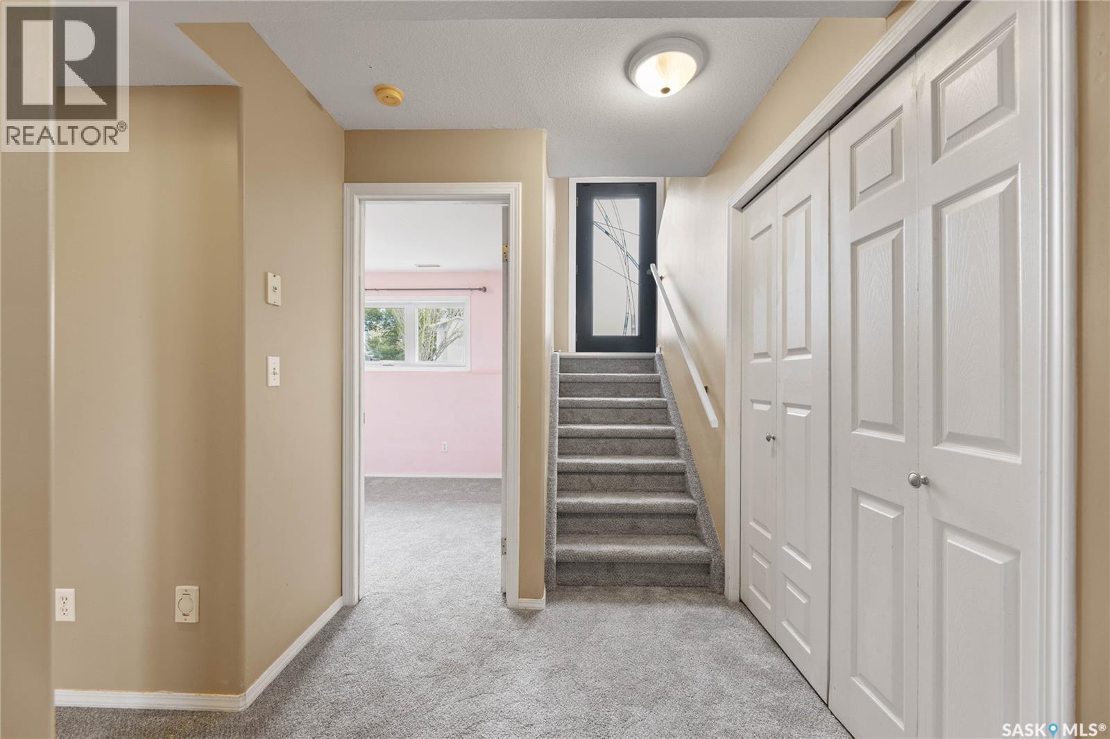 Photo 13 of 210 Hedley Street, Saskatoon SK