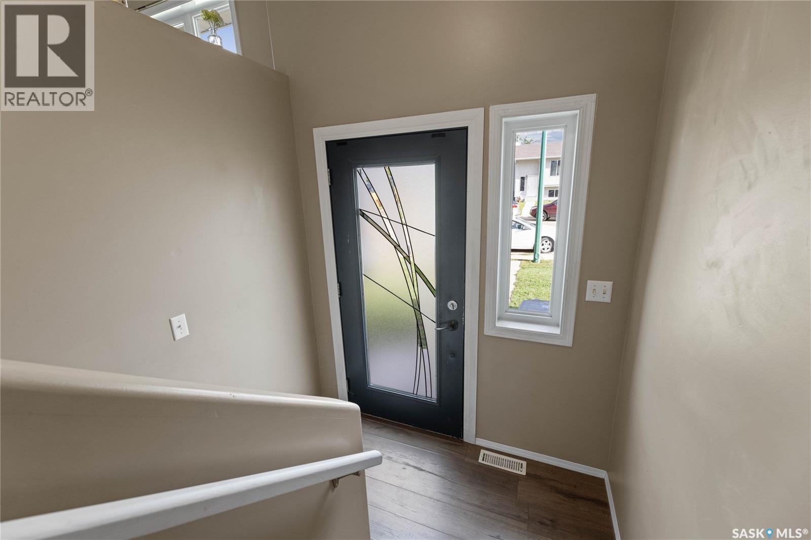 Photo 2 of 210 Hedley Street, Saskatoon SK