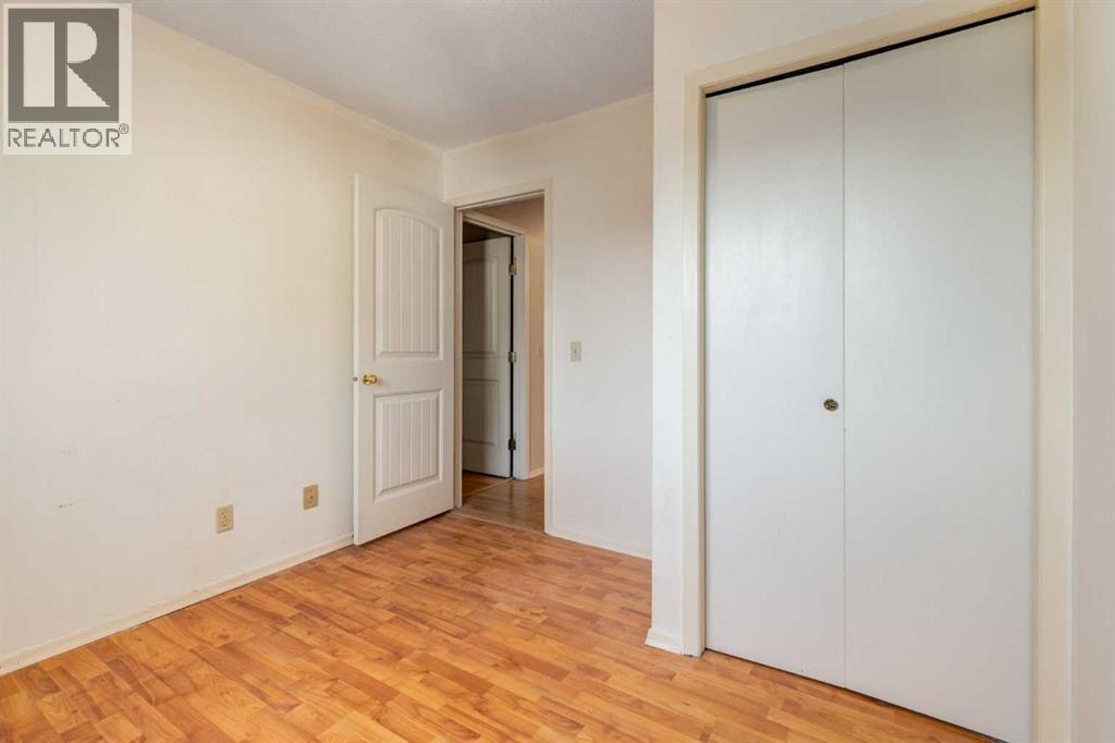 Single Family House Bungalow for Sale in  Shawglen Way SW Shawnessy Calgary 
