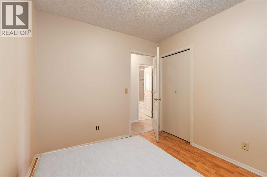 Single Family House Bungalow for Sale in  Shawglen Way SW Shawnessy Calgary 