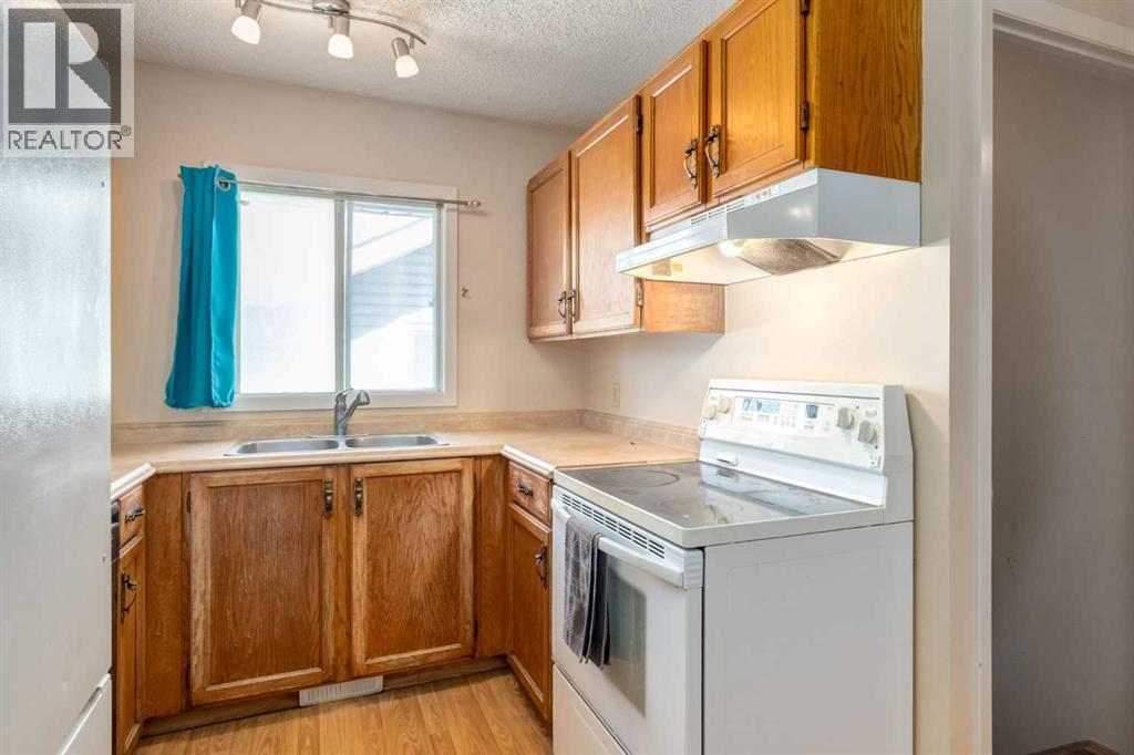 Single Family House Bungalow for Sale in  Shawglen Way SW Shawnessy Calgary 