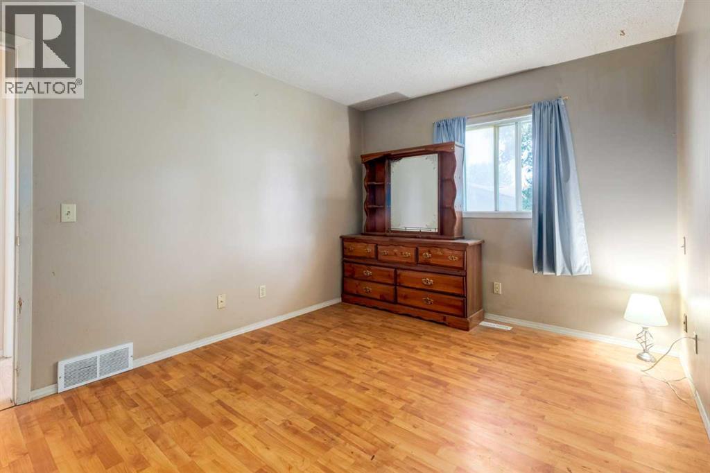 Single Family House Bungalow for Sale in  Shawglen Way SW Shawnessy Calgary 