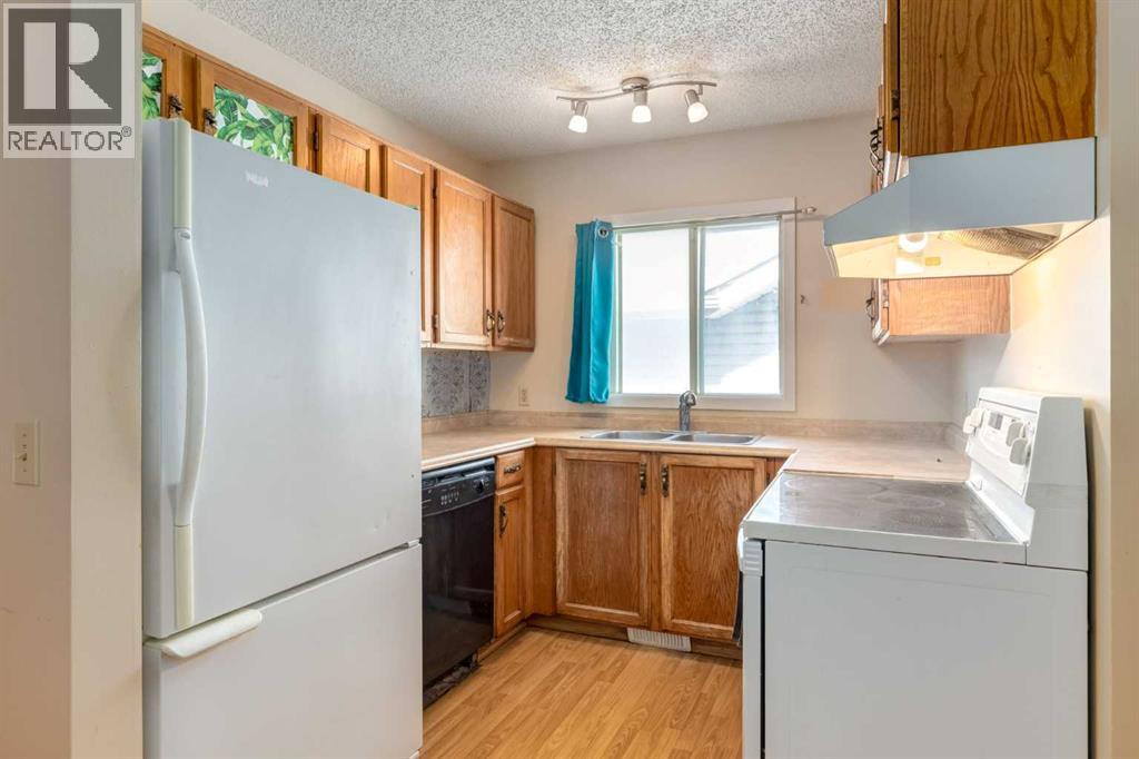 Single Family House Bungalow for Sale in  Shawglen Way SW Shawnessy Calgary 