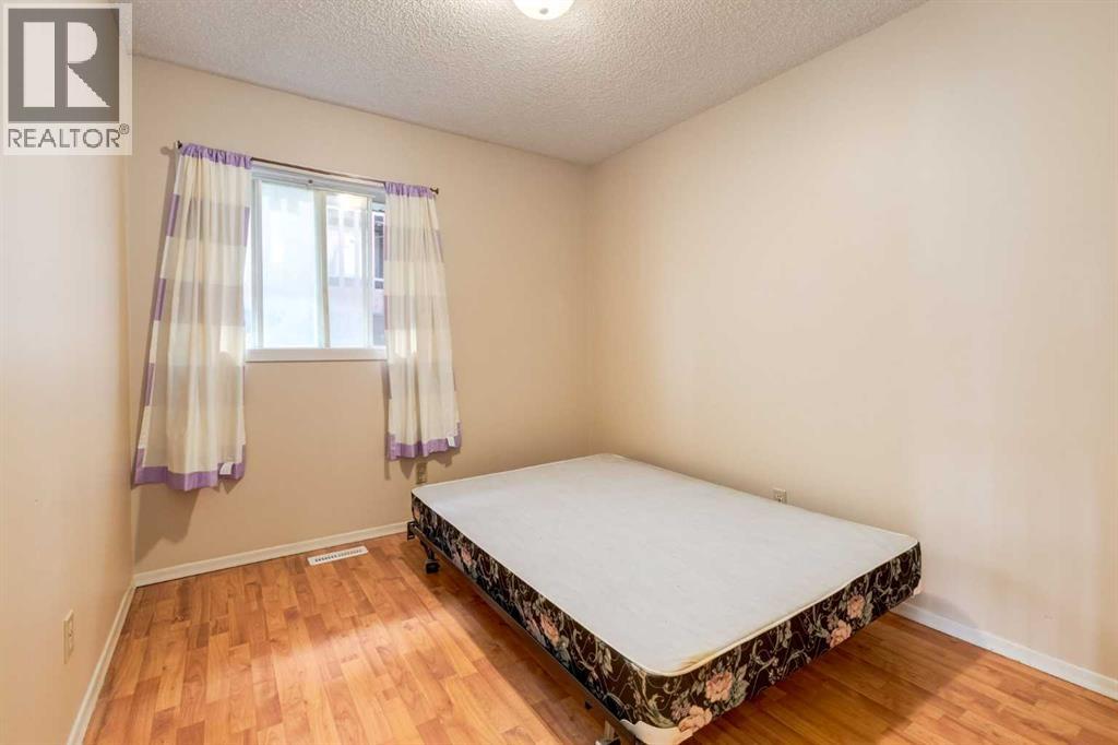 Single Family House Bungalow for Sale in  Shawglen Way SW Shawnessy Calgary 