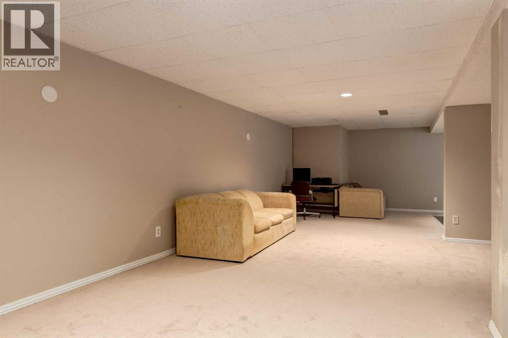 Single Family House Bungalow for Sale in  Shawglen Way SW Shawnessy Calgary 