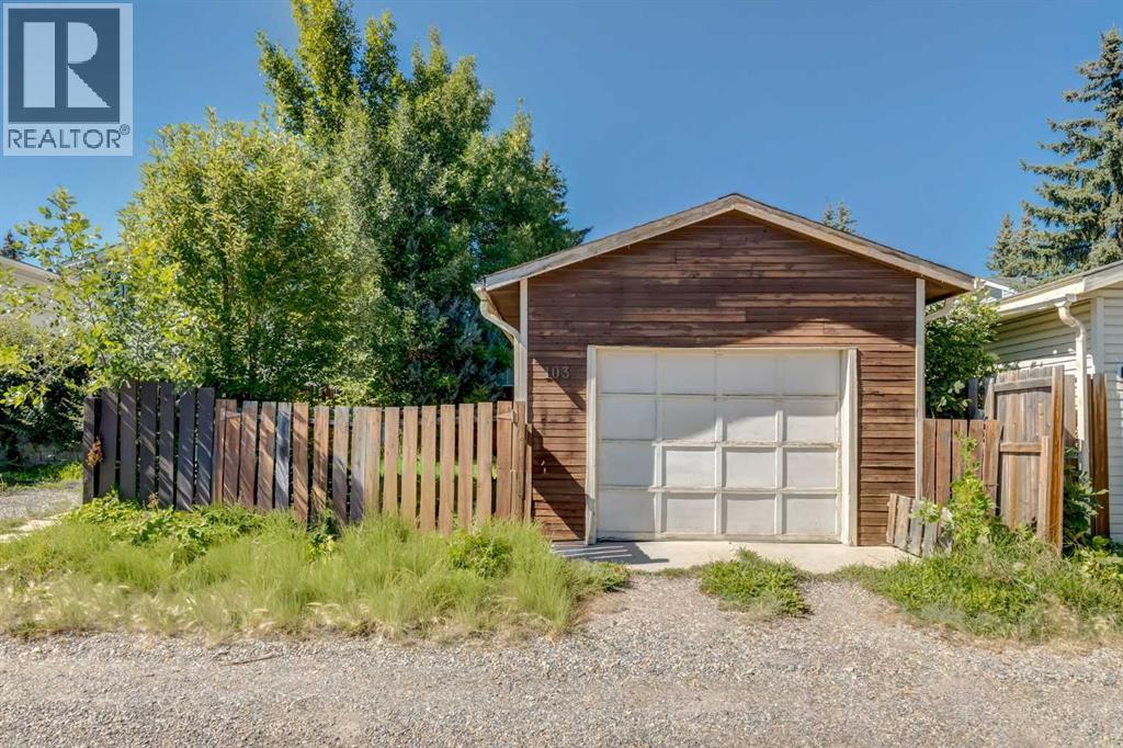 Single Family House Bungalow for Sale in  Shawglen Way SW Shawnessy Calgary 