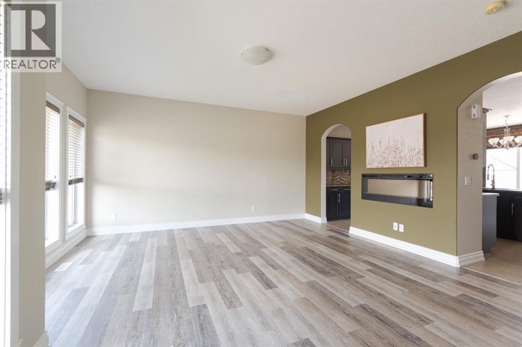Photo 4 of 9 300 Sparrow Hawk Drive, Fort Mcmurray AB