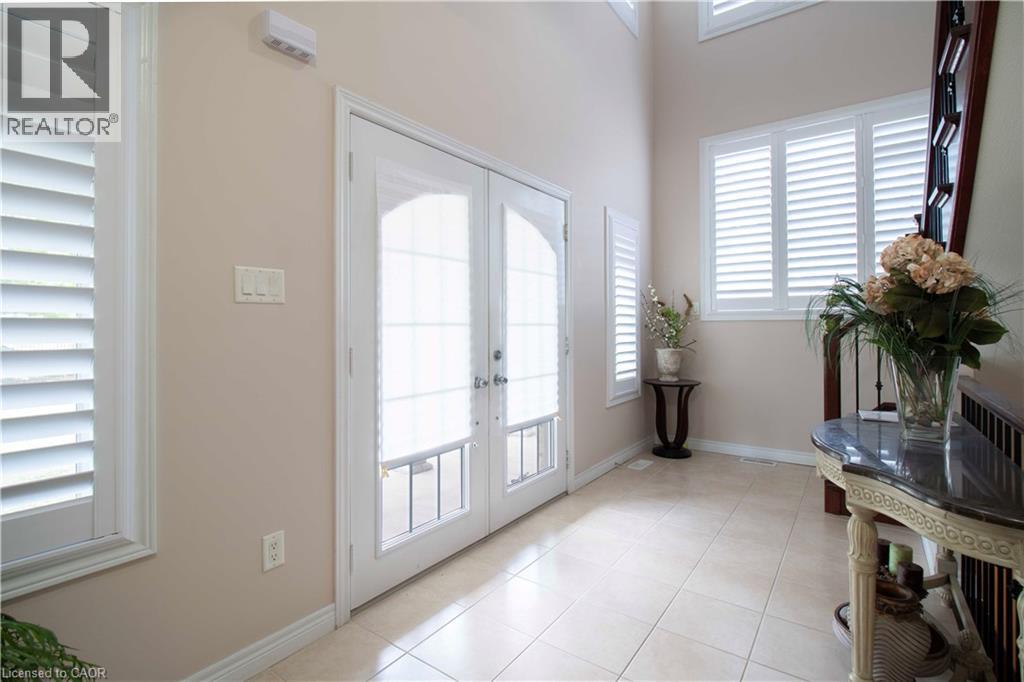 Photo 5 of 441 Stonehenge Drive Unit 30, Ancaster ON