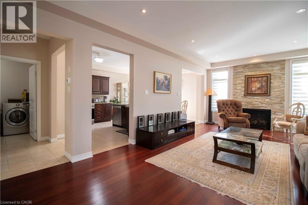 Photo 11 of 441 Stonehenge Drive Unit 30, Ancaster ON