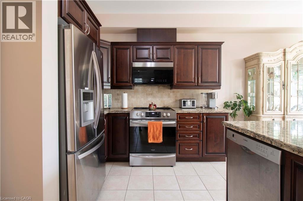 Photo 16 of 441 Stonehenge Drive Unit 30, Ancaster ON
