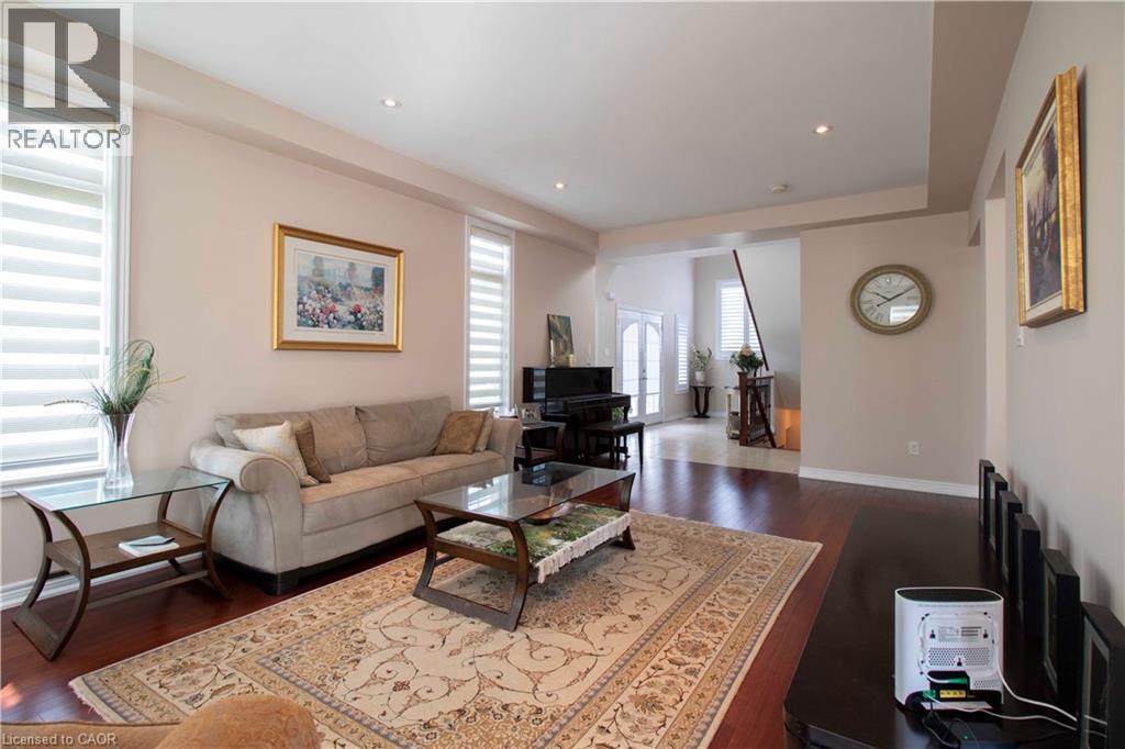 Photo 13 of 441 Stonehenge Drive Unit 30, Ancaster ON