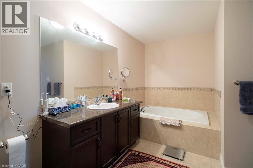 Photo 30 of 441 Stonehenge Drive Unit 30, Ancaster ON