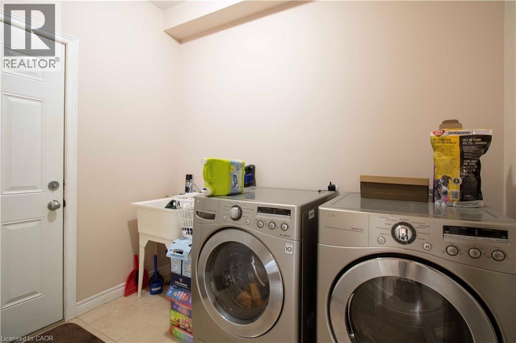 Photo 15 of 441 Stonehenge Drive Unit 30, Ancaster ON