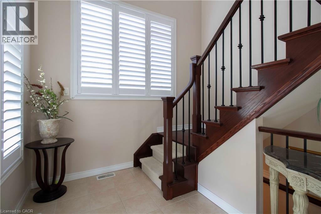 Photo 7 of 441 Stonehenge Drive Unit 30, Ancaster ON