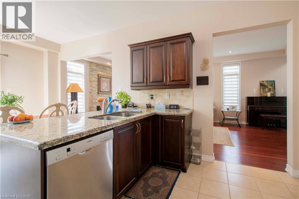 Photo 17 of 441 Stonehenge Drive Unit 30, Ancaster ON