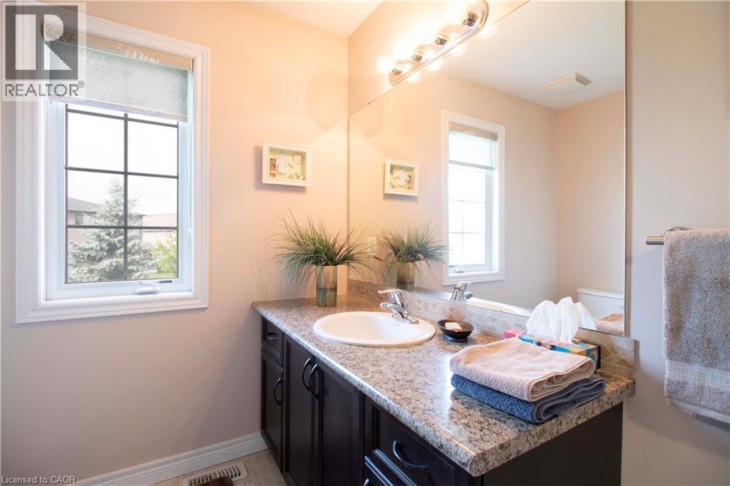 Photo 34 of 441 Stonehenge Drive Unit 30, Ancaster ON