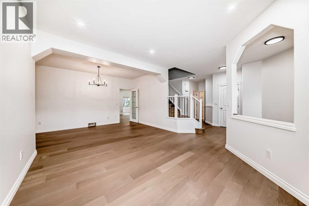 Photo 5 of 18 West Cedar Place Sw, Calgary AB