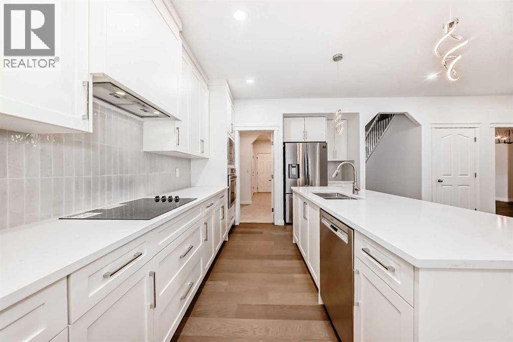 Photo 17 of 18 West Cedar Place Sw, Calgary AB