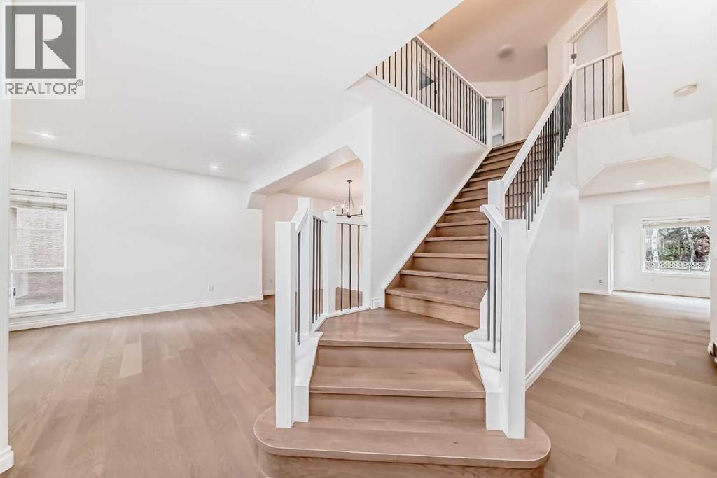Photo 4 of 18 West Cedar Place Sw, Calgary AB