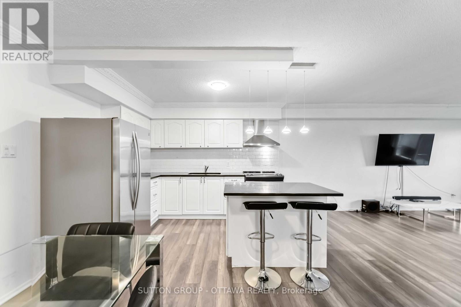Photo 32 of 705 158 C Mcarthur Avenue, Ottawa ON