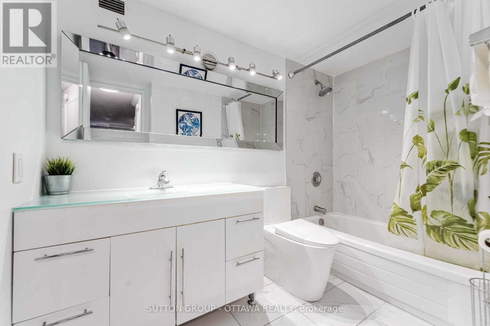Photo 8 of 705 158 C Mcarthur Avenue, Ottawa ON