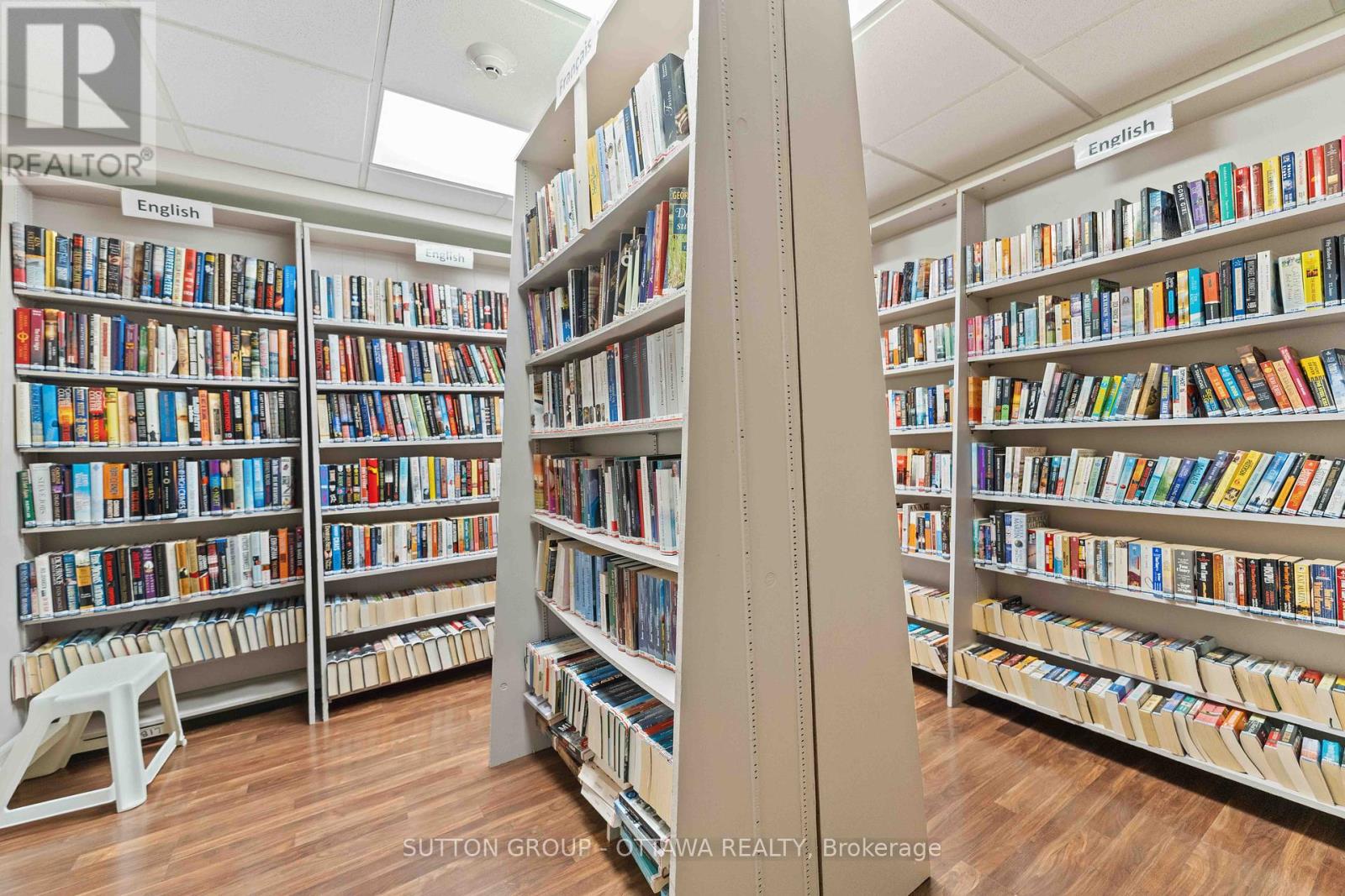 Photo 2 of 705 158 C Mcarthur Avenue, Ottawa ON