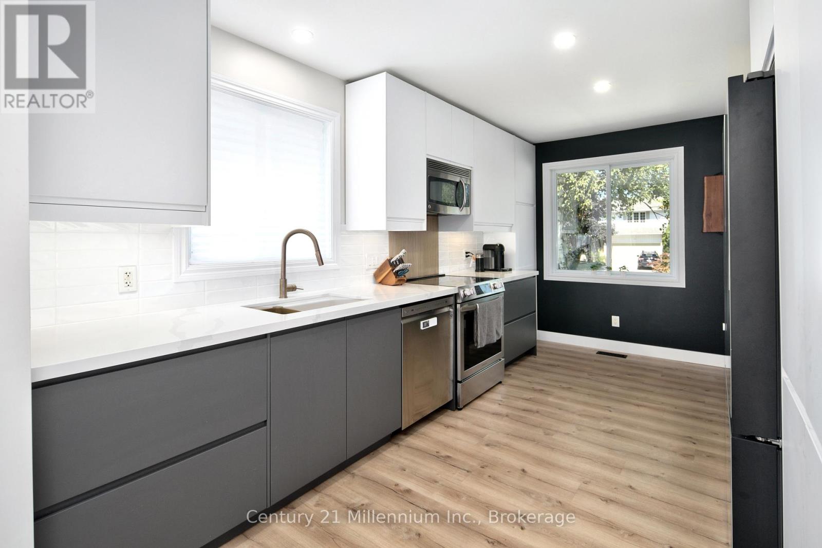 Photo 11 of 18 Bryan Drive, Collingwood ON