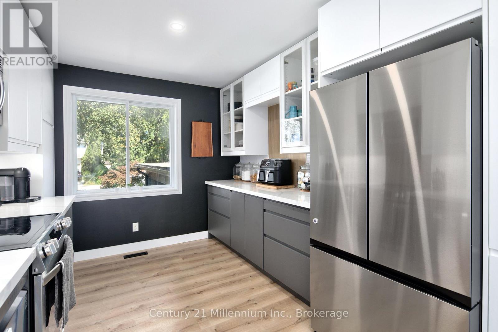 Photo 13 of 18 Bryan Drive, Collingwood ON