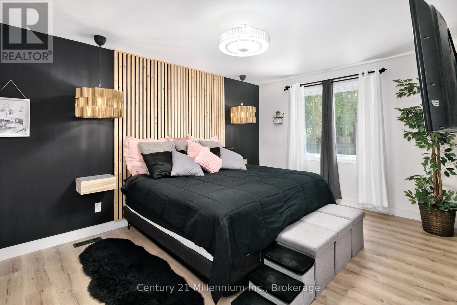 Photo 25 of 18 Bryan Drive, Collingwood ON