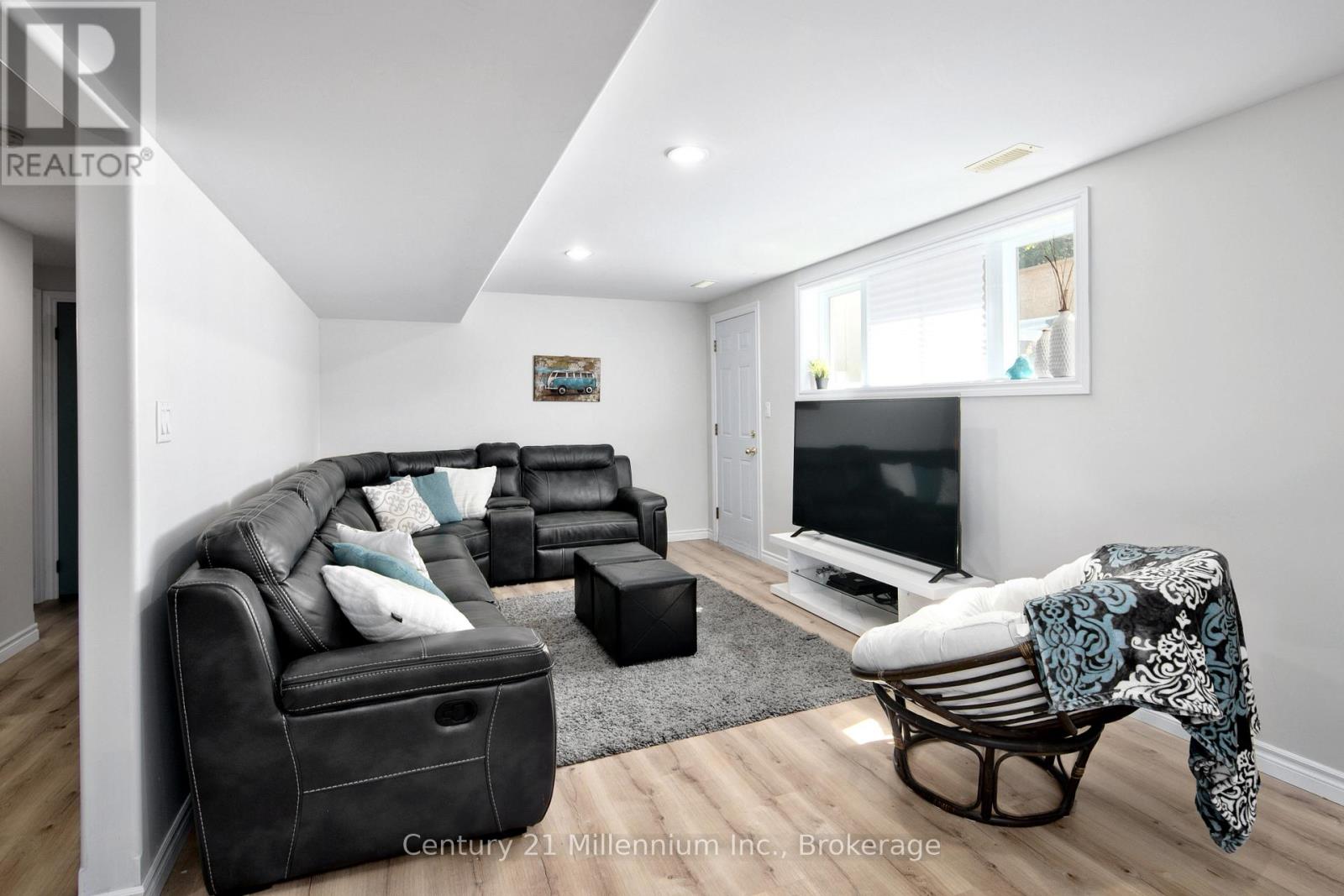 Photo 32 of 18 Bryan Drive, Collingwood ON