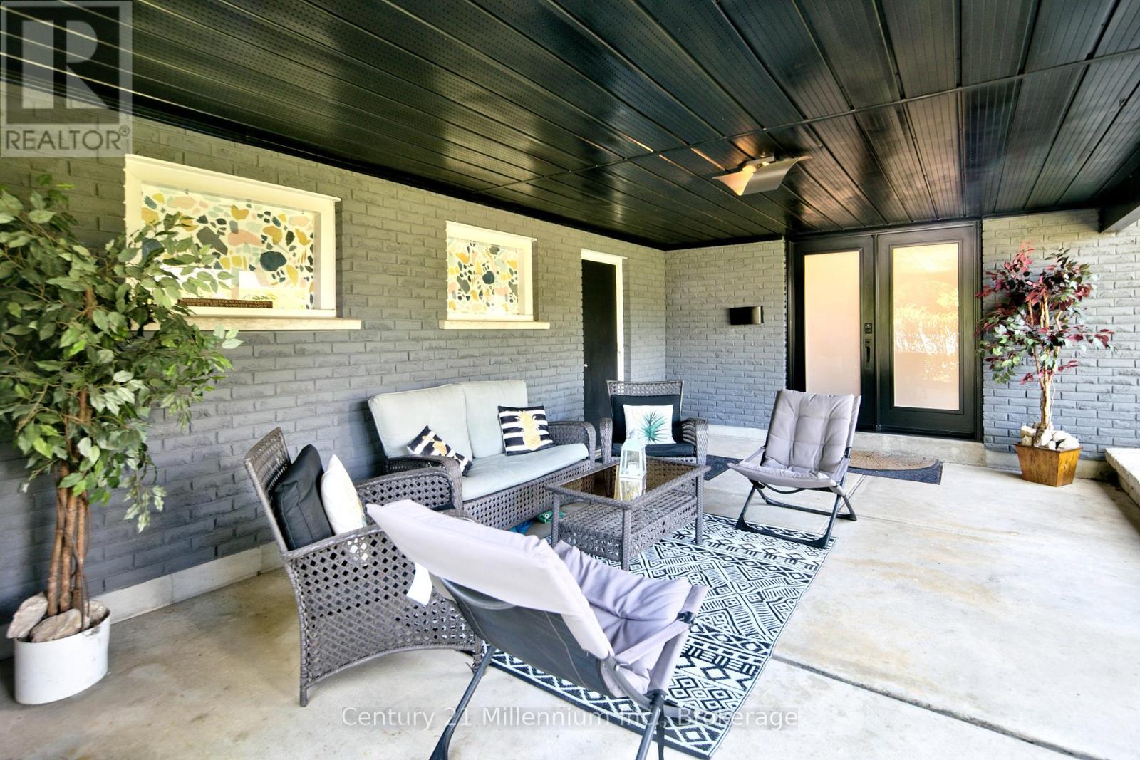 Photo 6 of 18 Bryan Drive, Collingwood ON