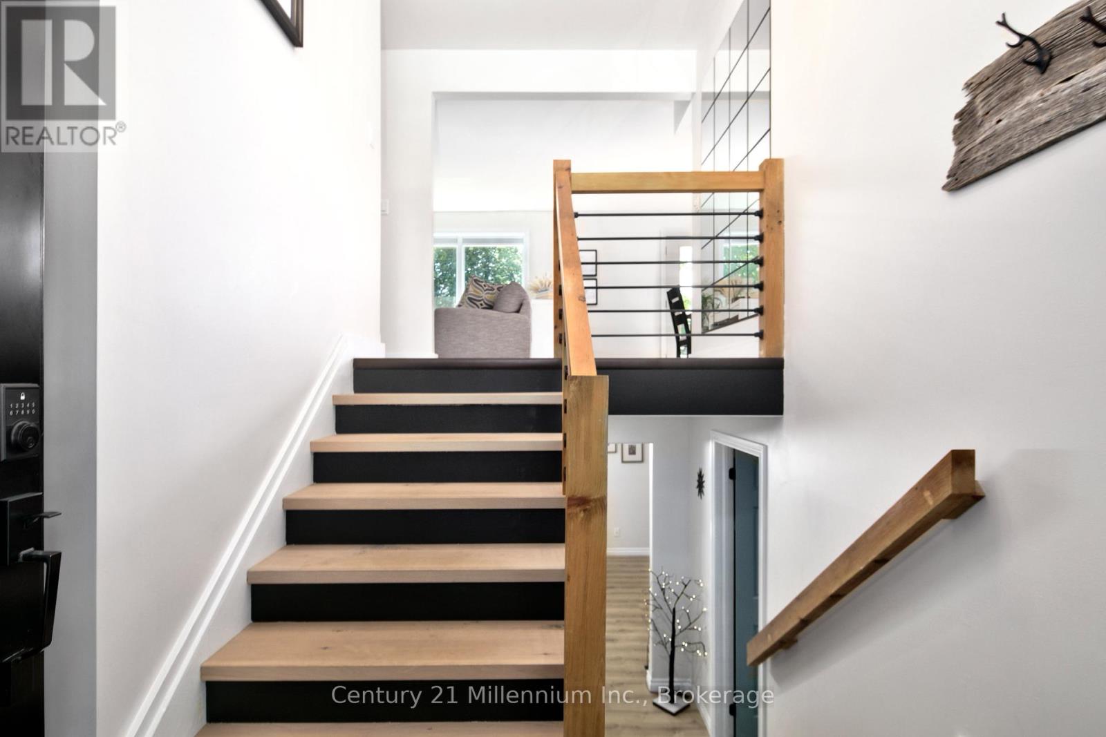 Photo 7 of 18 Bryan Drive, Collingwood ON